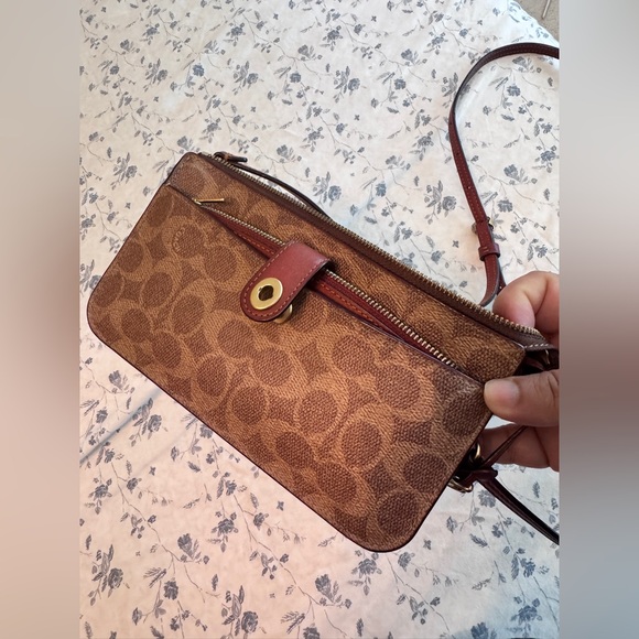 Coach Tan and Red Crossbody Bag - Picture 4 of 9